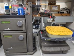 ÄKT Pharmacia FPLC system equipped with UV detection