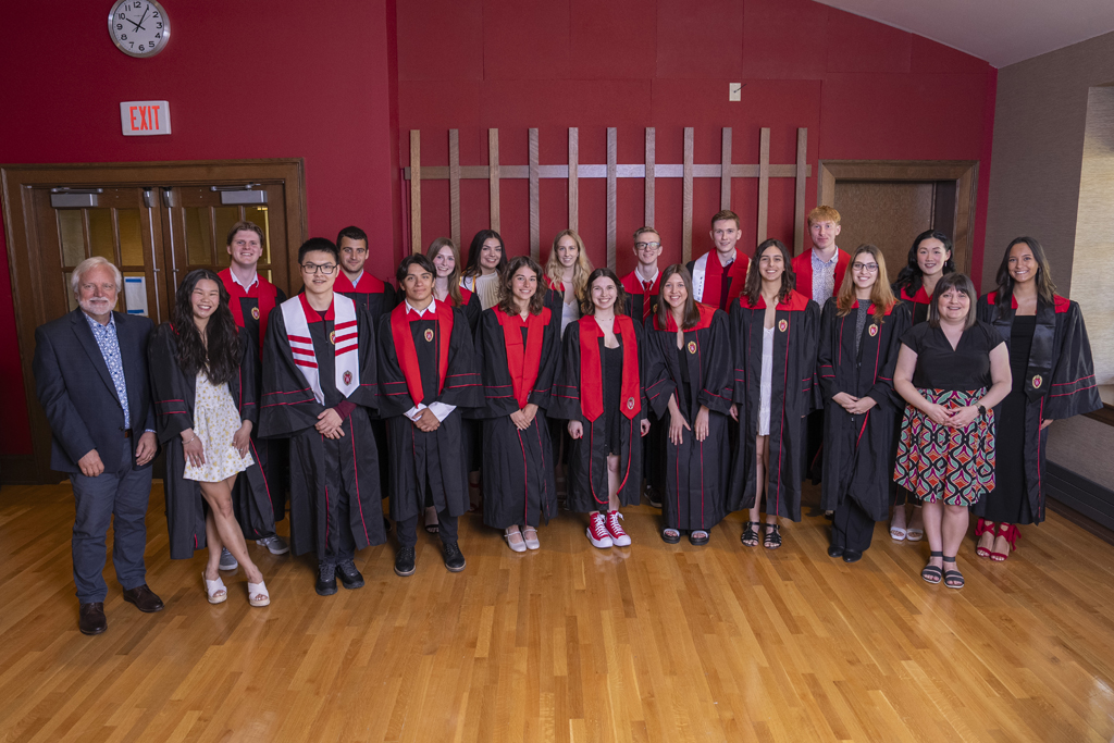 Jeff Johnson and Kendra Gurnee pose with the entire PharmTox graduating class