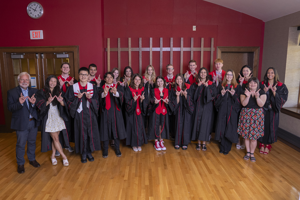 Jeff Johnson and Kendra Gurnee pose with the entire PharmTox graduating class