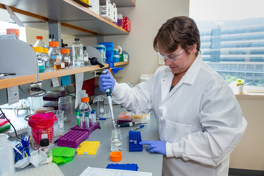 Sarah Neuman working with a pipette in a lab