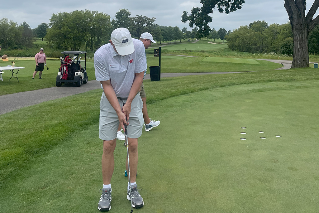 Jason Lau tees off
