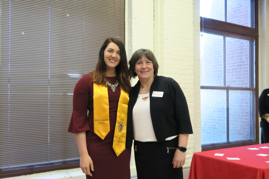 Awarded students with the school faculty.