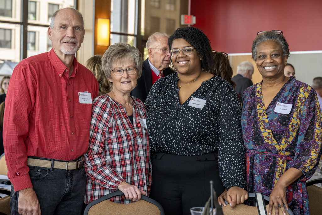 Alondra Harris together with her mother and donors Dale and Kimberly Schmidt