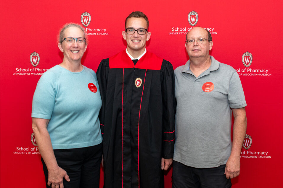 Graduated student smiling with their parents