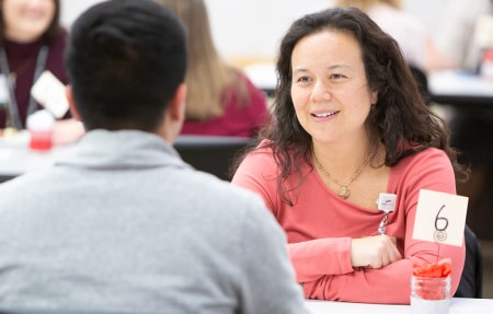 Alumna Julie Bartell participates in a career roundtable event for pharmacy students