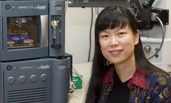 Headshot of Dr. Lingjun Li, Pharmaceutical Sciences Division