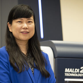 Lingjun Li in her lab