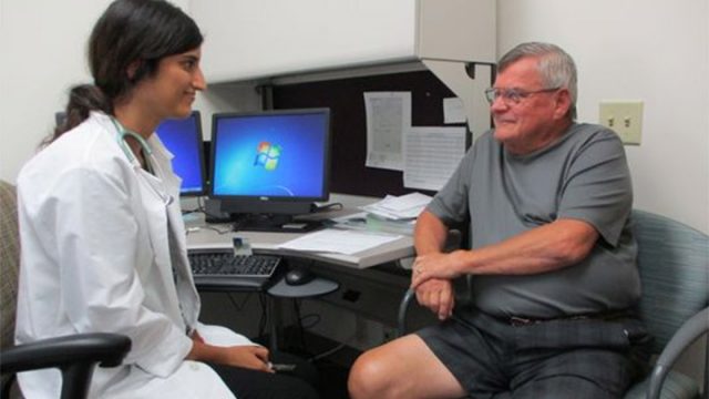 Mike Fonger, a veteran, meets with clinical pharmacist Anita Kashyap at the Veterans Affairs hospital in Madison, Wisc. (Phil Galewitz/KHN)