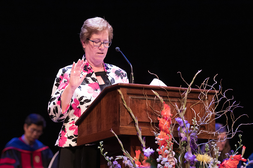 Janet Fritsch leads the Oath of the Pharmacist onstage.