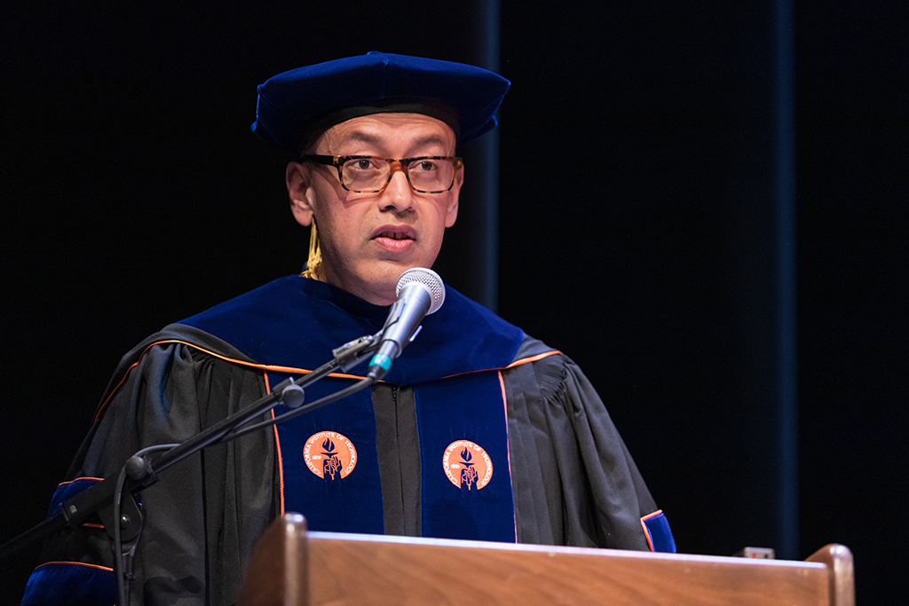 Arash Bashirullah speaking at the podium at the Pharmacy 2022 Hooding Ceremony