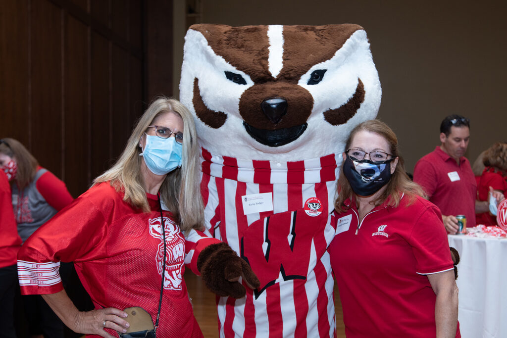 Bucky with two female alumni