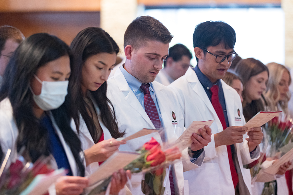 PharmD students in the Class of 2026 read the Oath of a Pharmacist at the 2022 White Coat Ceremony.