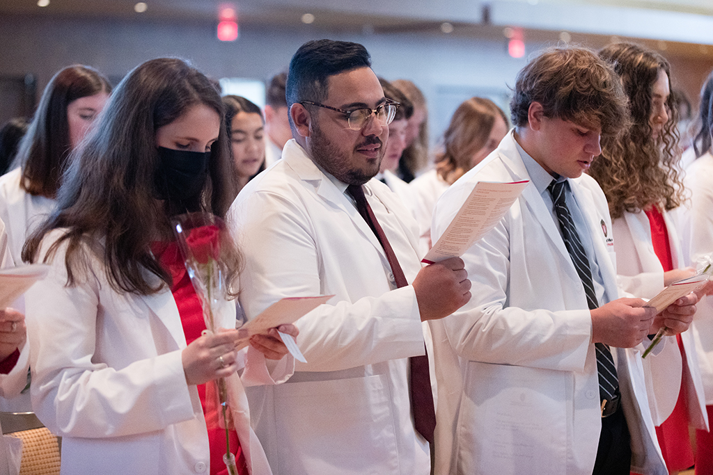 PharmD students in the Class of 2026 read the Oath of a Pharmacist at the 2022 White Coat Ceremony.