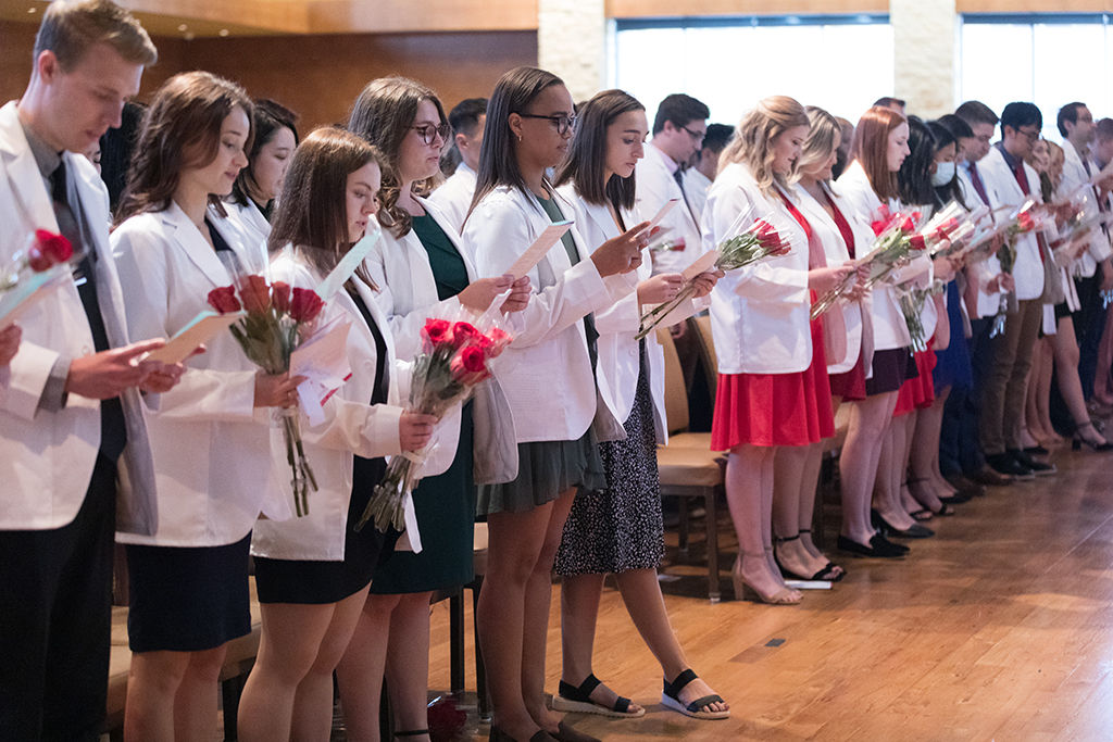 PharmD students in the Class of 2026 read the Oath of a Pharmacist at the 2022 White Coat Ceremony.